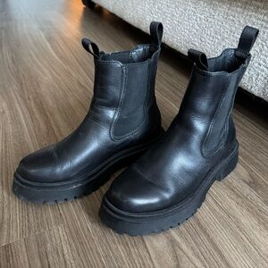 Platform Chelsea boot